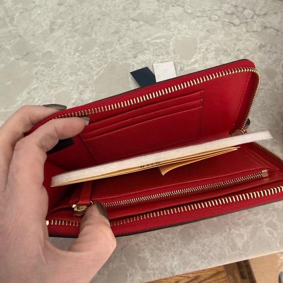 Dooney & Bourke Saffiano Hobo Shoulder Bag in red with matching wallet - Picture 10 of 11